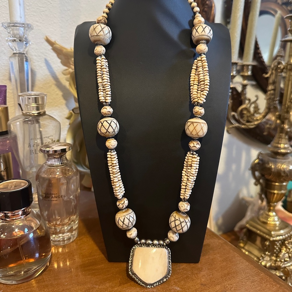 Elegant Cream Wood and Stone Necklace